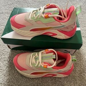 Puma Kids/ Enfant’s 5 RS-Trck Summer Ombre PS
rose dust- Size US 2C and 3.5C